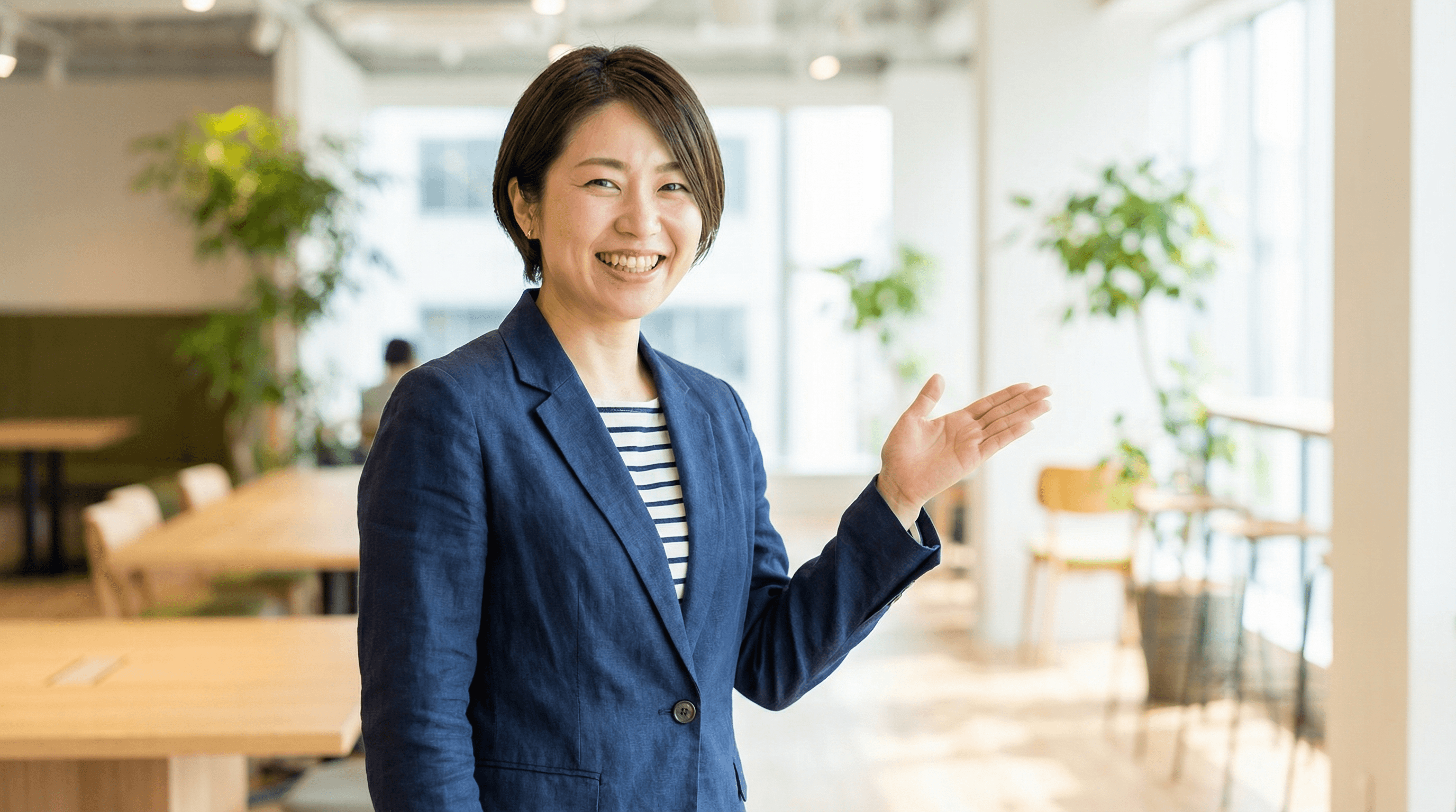 笑顔の女性ドライバーのイメージ